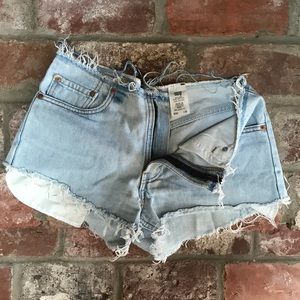 Levi low-rise retro cutoffs